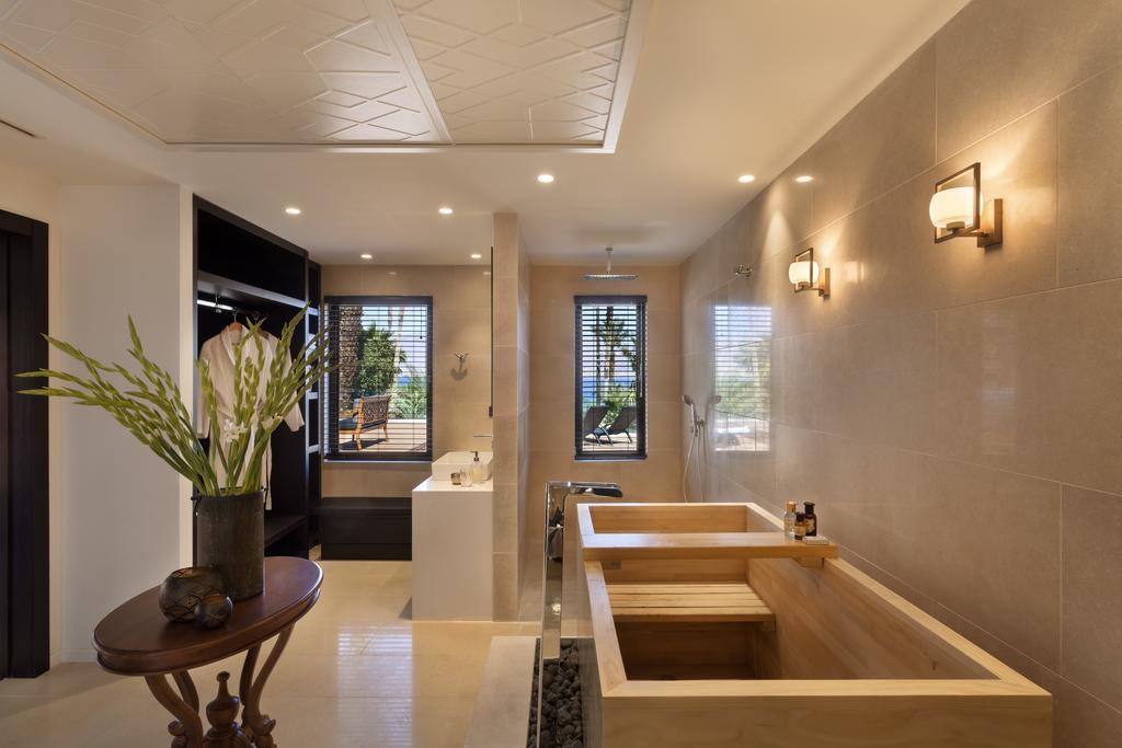 Orchid Eilat Hotel Exterior foto A modern Japanese bathroom with a traditional wooden bathtub