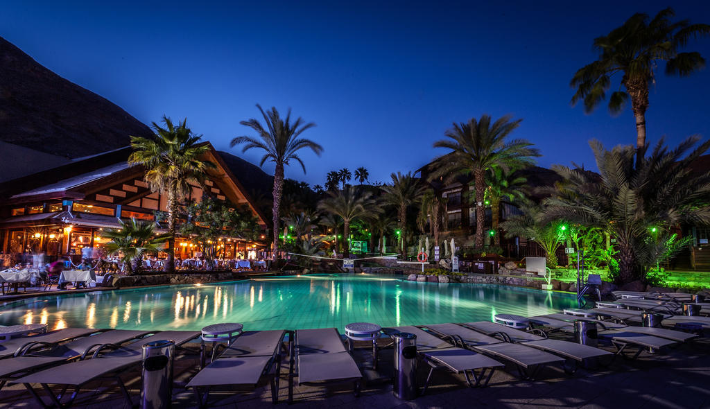 Orchid Eilat Hotel Exterior foto The resort at night