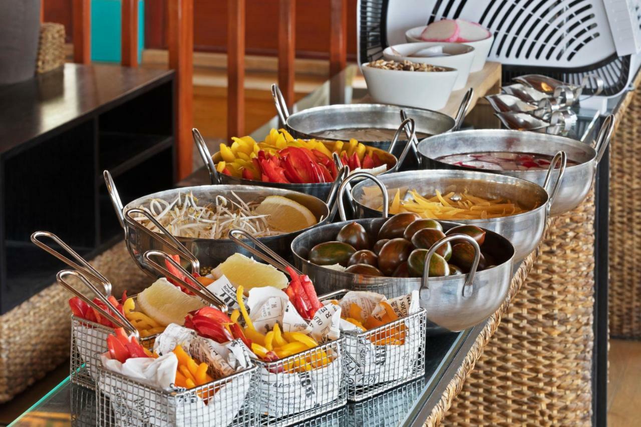 Orchid Eilat Hotel Exterior foto A salad bar